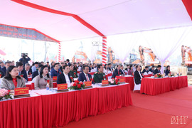 Cập nhật: 3 điểm cầu Hà Tĩnh kết nối Lễ thông xe, khánh thành, khởi công, khởi động các dự án