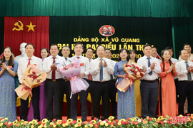 Bí thư Tỉnh ủy Nguyễn Duy Lâm dự Đại hội Đảng bộ xã Vũ Quang 