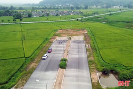 Vì sao đường vành đai TX Hồng Lĩnh thi công xong “đắp chiếu”?