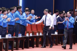 Thủ tướng thảo luận với đại biểu công đoàn về mục tiêu tăng trưởng hai con số