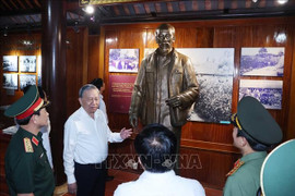 Tổng Bí thư Tô Lâm dâng hương tưởng nhớ Chủ tịch Hồ Chí Minh tại Nghệ An