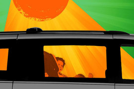 Từ chuyện người phụ nữ tưởng mất ôtô và con, cảnh báo việc để trẻ một mình trên xe