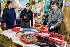 Sức mua tăng mạnh, hải sản “đắt hàng” dịp Tết