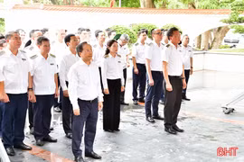 Đoàn công tác Đảng ủy Kiểm toán Nhà nước dâng hương tại Ngã ba Đồng Lộc