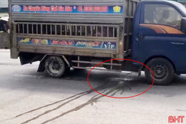 Nhức nhối tình trạng xe tải xả nước thải trên đường ven biển Hà Tĩnh