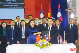Trang trọng lễ bàn giao hài cốt liệt sỹ quân tình nguyện Việt Nam tại Bolikhămxay