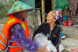 Sau bão, lũ là tình người và bản lĩnh!