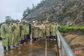 Trực tiếp: Hà Tĩnh sẵn sàng ứng phó bão đổ bộ