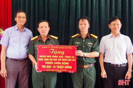 Đội Quy tập Bộ CHQS Hà Tĩnh tiếp nhận thuốc chữa bệnh phục vụ hỗ trợ đồng bào Lào