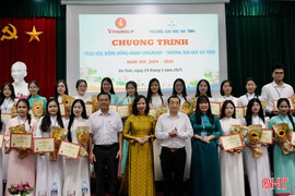 Trường Đại học Hà Tĩnh hội nghị sinh viên nghiên cứu khoa học, trao học bổng Vingroup