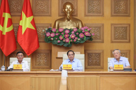 Khẩn trương hoàn thiện, trình Bộ Chính trị 2 nghị quyết đột phá về GD&ĐT và chăm sóc sức khỏe Nhân dân 