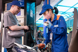 Giá xăng tăng hơn 5.100 đồng/lít