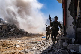 Israel tấn công phủ đầu Iran, ban bố tình trạng khẩn cấp toàn quốc