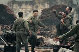 'Mưa đỏ' vượt mốc 200 tỷ đồng, thành phim chiến tranh có doanh thu cao nhất
