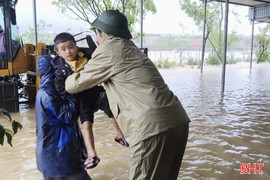 Một số tuyến đường ở địa bàn phía Nam Hà Tĩnh ngập cục bộ 