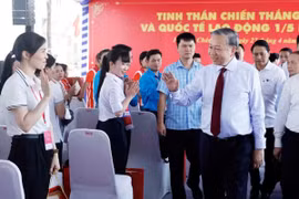 Tiếp tục coi việc chăm lo đời sống người lao động là một nhiệm vụ chính trị quan trọng