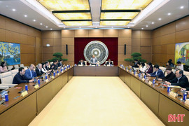 Đại biểu Quốc hội Hà Tĩnh tích cực góp ý dự thảo các văn kiện trình Đại hội XIV của Đảng