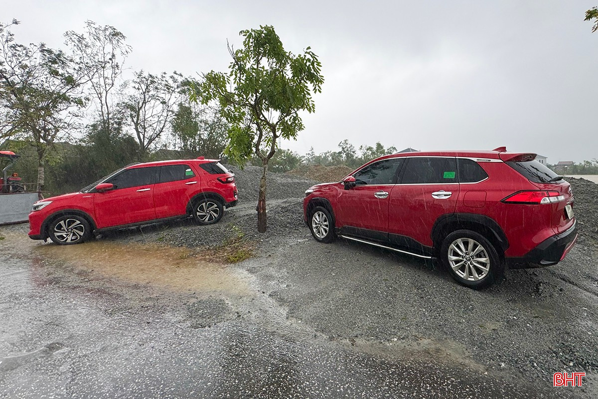 Người dân chủ động đưa các phương tiện lên khu vực cao để tránh trú. bqbht_br_4.jpg