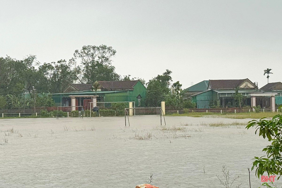 Một số khu vực tại xã Cẩm Duệ nước đã dâng sát nhà dân. bqbht_br_11.jpg