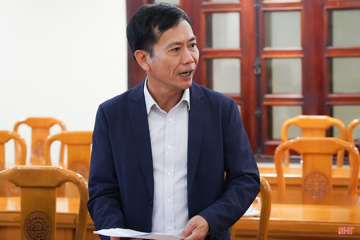 Herr Tran Ngoc Bao – representant for det provinsielle styret for investeringsprosjekter i sivile og infrastrukturelle byggverk – presenterte innhold knyttet til banebrytende seremoni ved de to broene Son Kim 1 og Huong Khe. bqbht_br_13.jpg