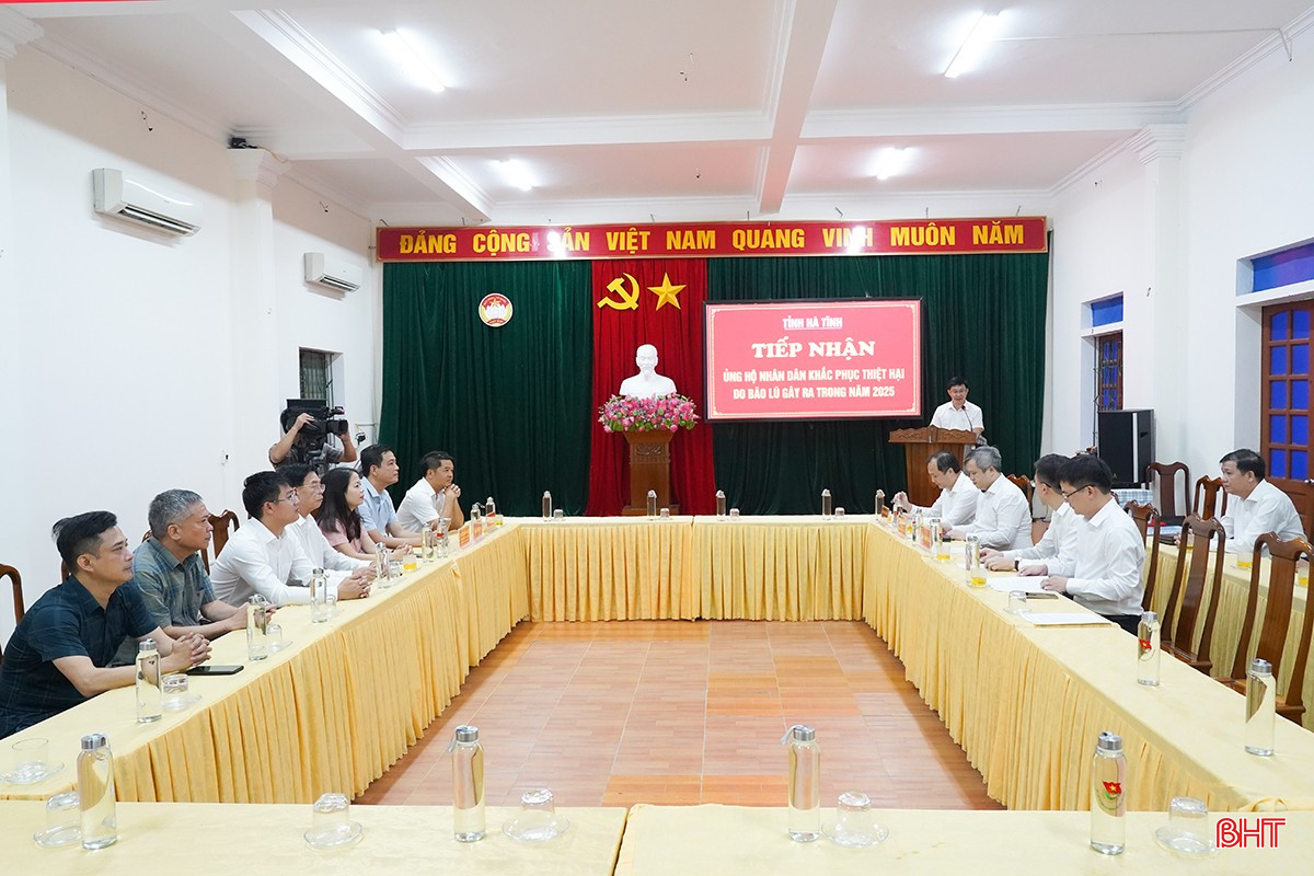 Các đại biểu tham dự buổi làm việc. bqbht_br_d1.jpg