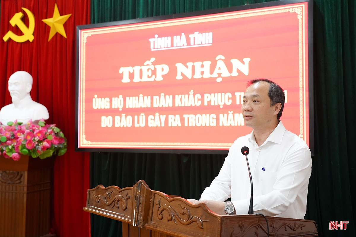 Đồng chí Hoàng Trung Dũng – Ủy viên BCH Trung ương Đảng, Tổng Biên tập Tạp chí Cộng sản phát biểu tại buổi làm việc. bqbht_br_d2.jpg