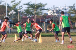 Hồng Lĩnh Hà Tĩnh tích cực luyện quân, chờ ngày V.League trở lại