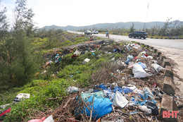 Bao giờ hết cảnh rác “bủa vây” đê biển Cổ Đạm?