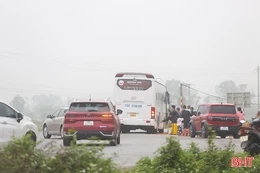  Xuất hiện "bến cóc" trước lối ra vào cao tốc Bãi Vọt - Hàm Nghi 