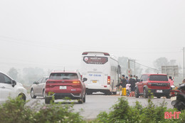  Xuất hiện "bến cóc" trước lối ra vào cao tốc Bãi Vọt - Hàm Nghi 