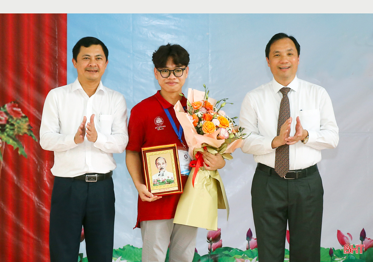 “Chàng trai vàng Hóa học” và giấc mơ khắc tên trên bảng vàng ảnh 4 “Chàng trai vàng Hóa học” và giấc mơ khắc tên trên bảng vàng