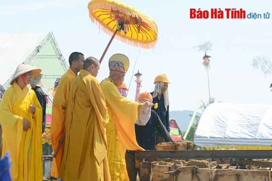 Cầu siêu, tưởng niệm các AHLS và rót đồng đúc tôn tượng Phật Tổ ảnh 6