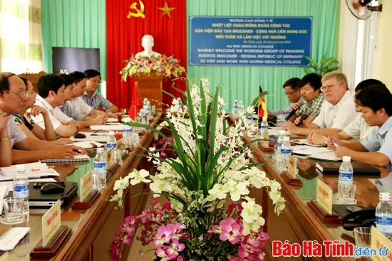 Đoàn Học viện Bruckner tham quan các trường nghề tại Hà Tĩnh ảnh 2