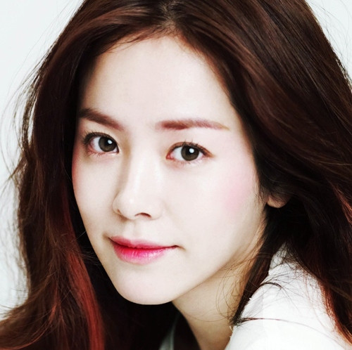 Son lòng môi Kiểu đánh son lòng môi tuy không còn giữ được độ hot song vẫn là một trào lưu làm đẹp 'cộp mác' Hàn Quốc không thể không nhắc đến.