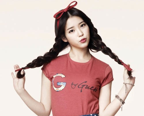 Phấn mắt màu nude Phấn mắt màu nude là một hiệu ứng đi kèm với kiểu trang điểm tự nhiên có mà như không. Các cô gái xứ Hàn thích khuôn mặt dù được trang điểm kỹ càng nhưng vẫn phải trông thật tự nhiên.