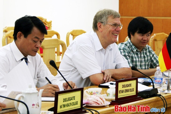 Giám đốc Học viện Bruckner (CHLB Đức) làm việc tại Hà Tĩnh ảnh 3