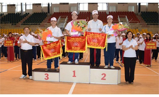 Trao giải cho các đội