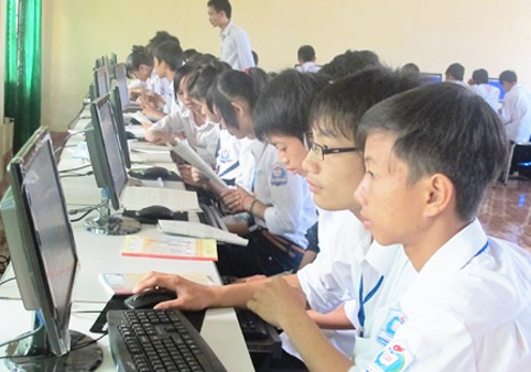 Giờ thực hành tin học của học sinh Trường THPT Cẩm Bình (Cẩm Xuyên) Giờ thực hành tin học của học sinh Trường THPT Cẩm Bình (Cẩm Xuyên)