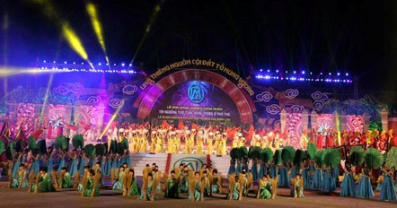 Chương trình nghệ thuật tại đêm khai mạc Lễ hội Đền Hùng - Ảnh VGP/Từ Lương Chương trình nghệ thuật tại đêm khai mạc Lễ hội Đền Hùng - Ảnh VGP/Từ Lương