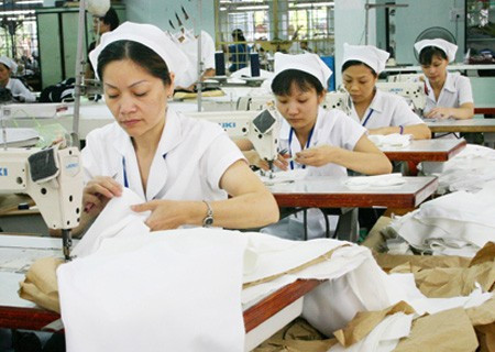 Mức lương tối thiểu mới đáp ứng được 50-60% mức sống của người lao động. Ảnh: Hoàng Hà