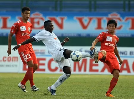 Bóng đá VN loay hoay chuyện đấu đá Bóng đá VN loay hoay chuyện đấu đá