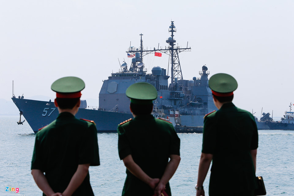 Dàn vũ khí "thổi bay" cả thành phố trên chiến hạm Mỹ tại Đà Nẵng ảnh 1 dan vu khi thoi bay ca thanh pho tren chien ham my tai da nang