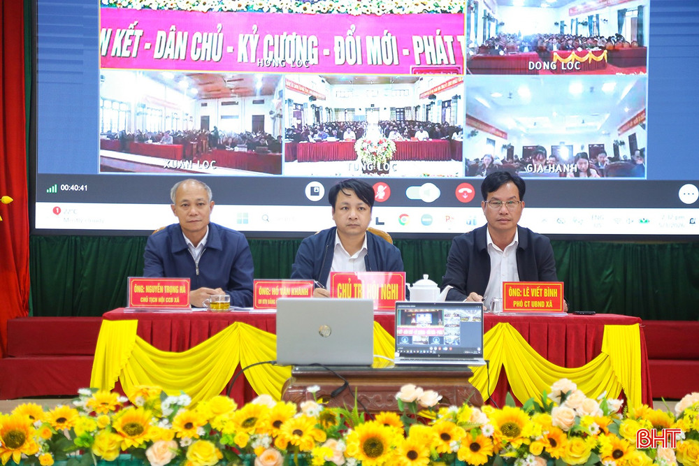 Chủ trì hội nghị.