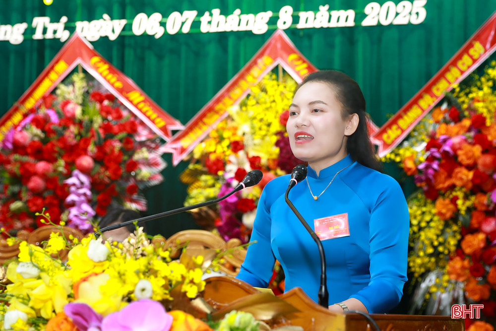 Đồng chí Lê Thị Tân - Chi bộ TPD Quyền Hành phát biểu tham luận tại đại hội. bqbht_br_ag7a0038.jpg
