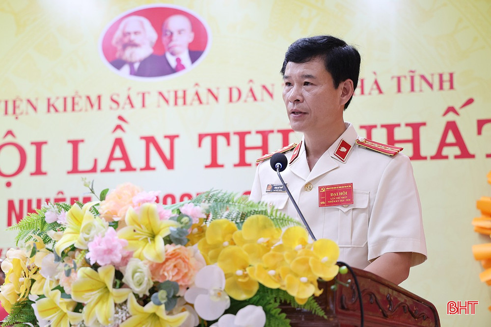 Phó Viện trưởng Viện KSND tỉnh Phan Quý Nhất trình bày báo cáo chính trị. bqbht_br_img-0400.jpg