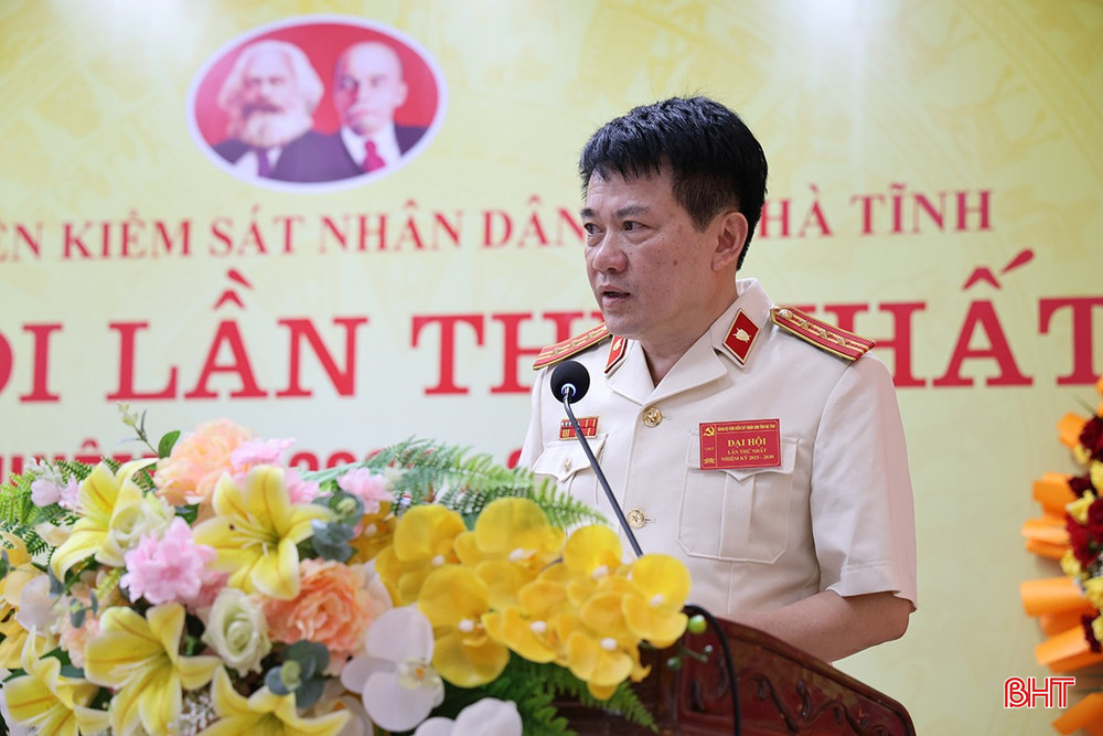 Bí thư Chi bộ 5, Viện KSND tỉnh Lê Văn Hùng tham luận tại đại hội. bqbht_br_img-0408.jpg