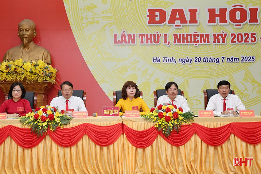 Đoàn Chủ tịch đại hội. bqbht_br_img-4914.jpg