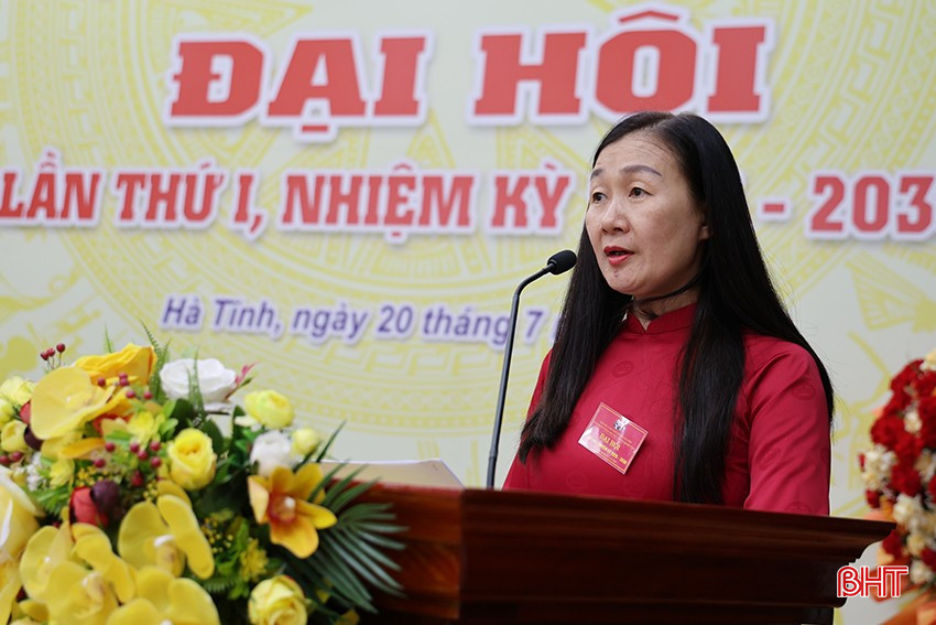 Bà Trần Thị Bích Ngọc - đảng viên Chi bộ Tổng hợp tham luận tại đại hội. bqbht_br_img-4937.jpg