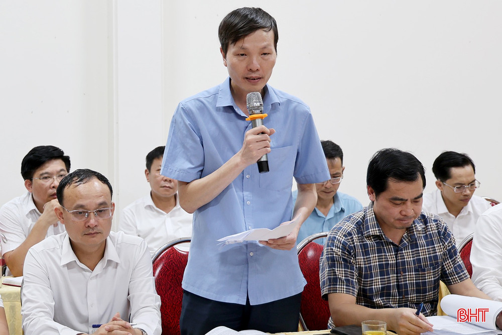 Bí thư Đảng ủy, Chủ tịch HĐND xã Sơn Kim 2 Lê Thành Nhân trình bày báo cáo tại hội nghị. Bí thư Đảng ủy, Chủ tịch HĐND xã Sơn Kim 2 Lê Thành Nhân trình bày báo cáo tại hội nghị.