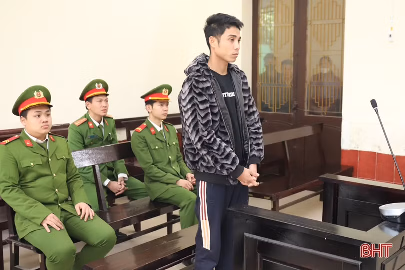 Tàng trữ hàng cấm, nam thanh niên nhận 15 tháng tù
